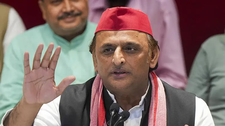 मुस्लिम महिलाओं के नकाब न उतरवाएं! यूपी उपचुनाव में वोटिंग से पहले सपा ने चुनाव आयोग से की बड़ी मांग