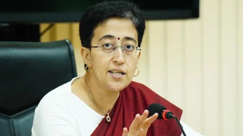 स्पीकर ने आतिशी को विधानसभा के बाहर फेंकवाया, LG के अभिभाषण के बीच हल्ला मचा रही थी पूर्व सीएम