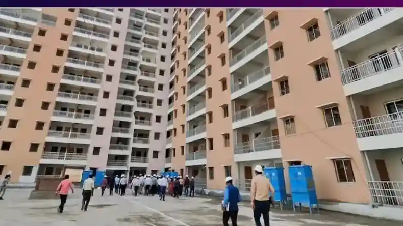इंडिया गेट पहुंचे राहुल गांधी, प्रदूषण को लेकर लोगों से की बातचीत, कहा- ये नेशनल इमरजेंसी