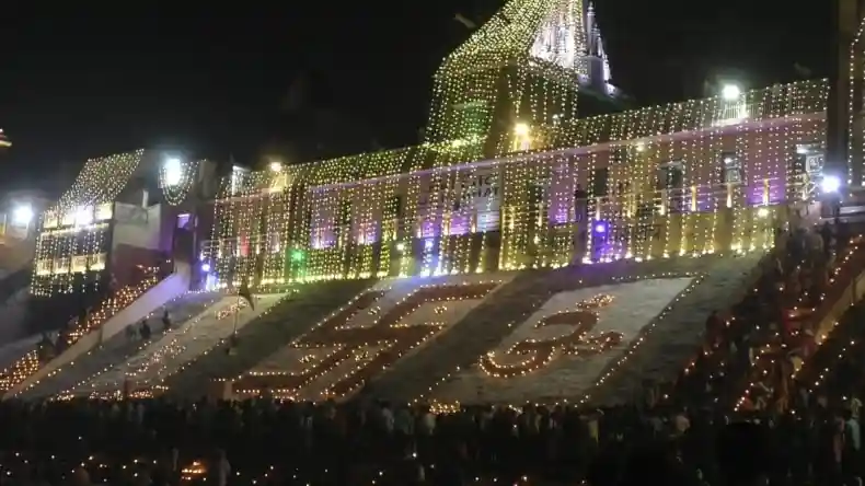जयमाला से पहले दूल्हे ने बदली अपनी फितरत, कहा- गाड़ी नहीं तो शादी नहीं!