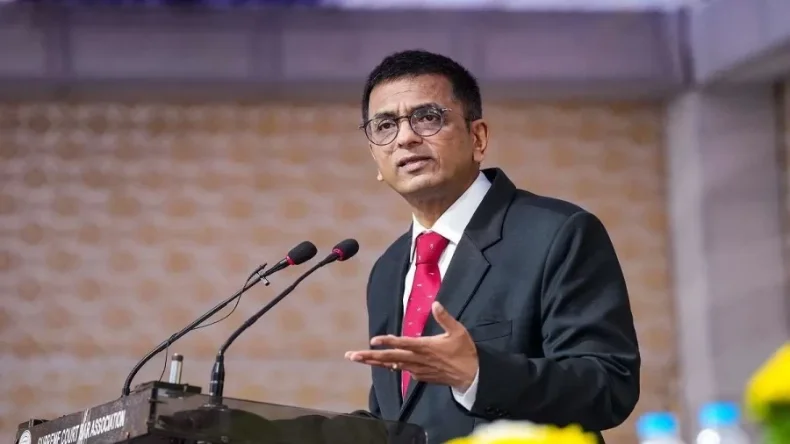 महाराष्ट्र चुनाव में फिसड्डी साबित होने के बाद पूर्व CJI चंद्रचूड़ पर खिसियाए संजय राउत, कह दी बड़ी बात