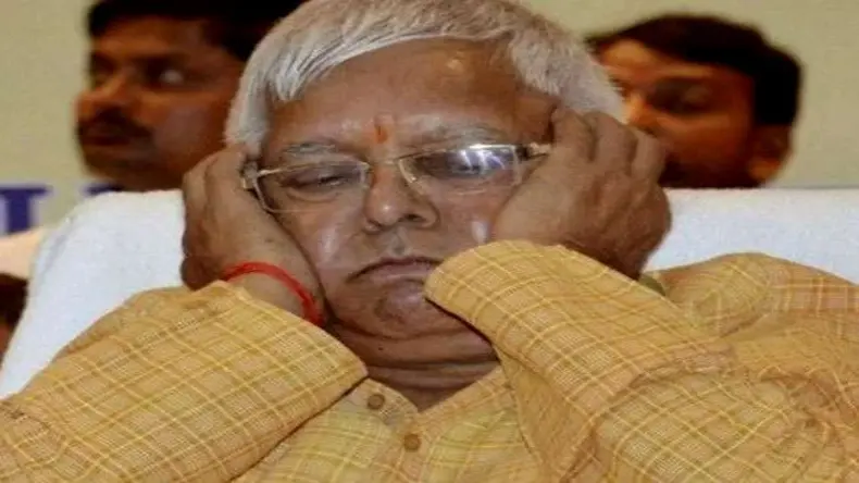 नवीं फेल, चारा चोर के चमचे… लालू के समर्थक पर बुरी तरह भड़के बीजेपी वाले, जानें पूरा मामला