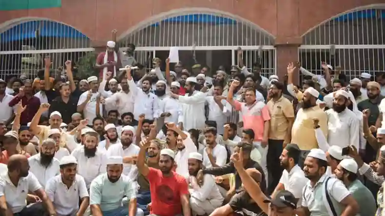 कर्नाटक: छात्रों का जनेऊ उतरवाना पड़ा भारी, कॉलेज प्रिंसिपल और स्टाफ मेंबर सस्पेंड