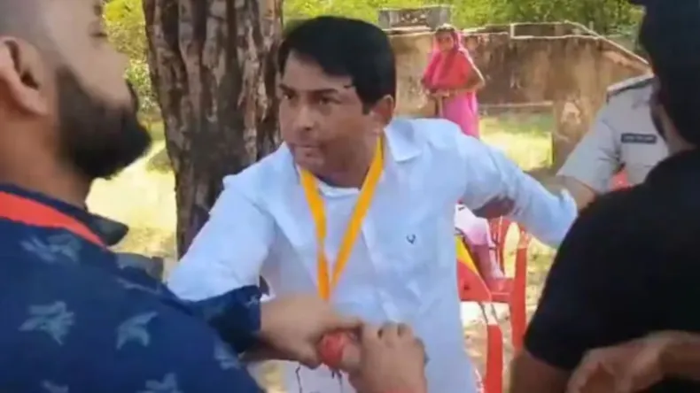 दूल्हे ने दहेज लेने से किया मना, पिता ने खुशी में बच्चों को दी ये भेंट