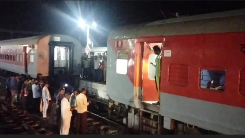 किसानों ने दिल्ली में संसद घेराव का ऐलान किया, तमिलनाडु और पुडुचेरी पर चक्रवाती तूफान फेंगल का गहरा दबाव