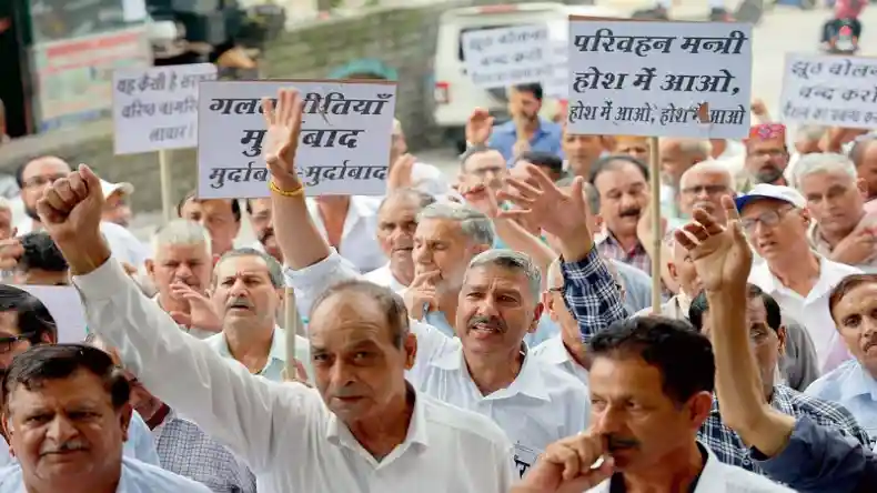 हिमाचल में टला बड़ा हादसा! इमरजेंसी ब्रेक लगाकर रोकना पड़ा यात्रियों से भरा विमान, आधे रनवे पर हुई लैंडिंग, सवार थे डिप्टी CM- DGP