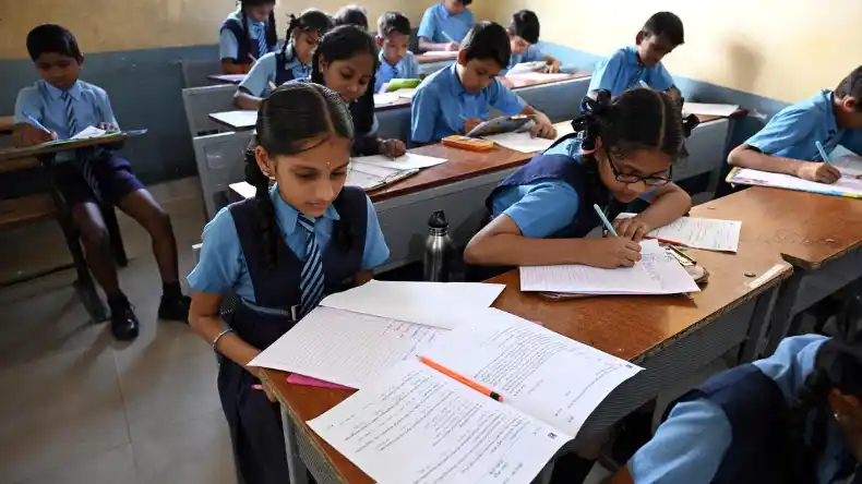 भाई जैसा दोस्त निकला धोखेबाज, पत्नी को लेकर हुआ फरार