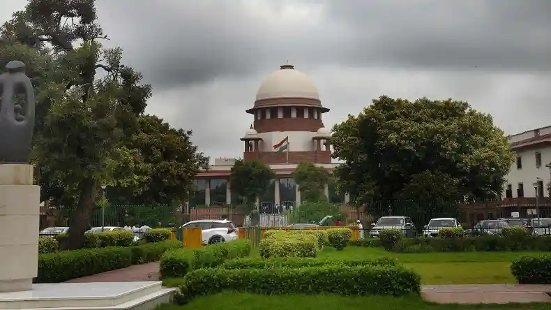 इंडिया गेट पहुंचे राहुल गांधी, प्रदूषण को लेकर लोगों से की बातचीत, कहा- ये नेशनल इमरजेंसी