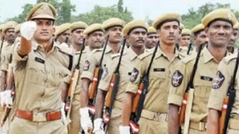 CM की दौड़ में पिछड़े शिंदे! iTV सर्वे में 58% लोगों ने कहा फडणवीस को बनाओ मुख्यमंत्री