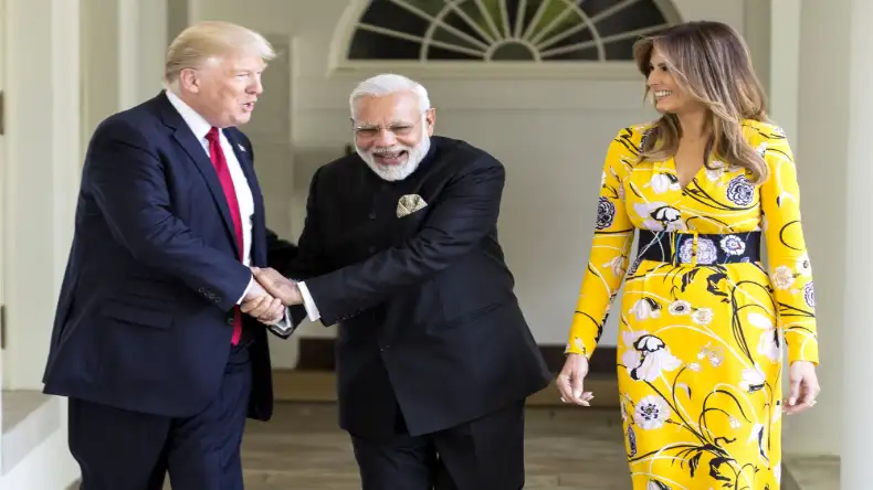 कैलिफोर्निया की आग से दहला अमेरिका, कमला हैरिस को खाली करना पड़ा घर, चारों तरफ अफरा-तफरी