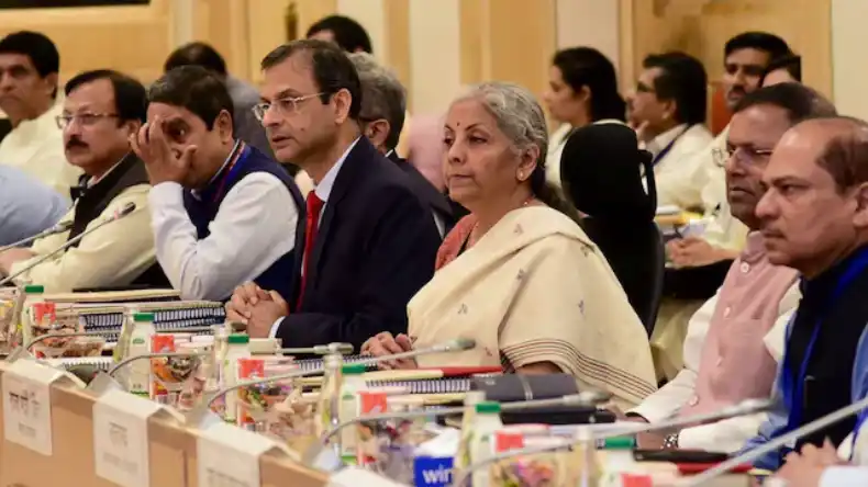 GST Council Meeting: आम आदमी को झटका, अब पॉपकॉर्न से लेकर पुरानी कार तक हुई महंगी, GST बढ़ा