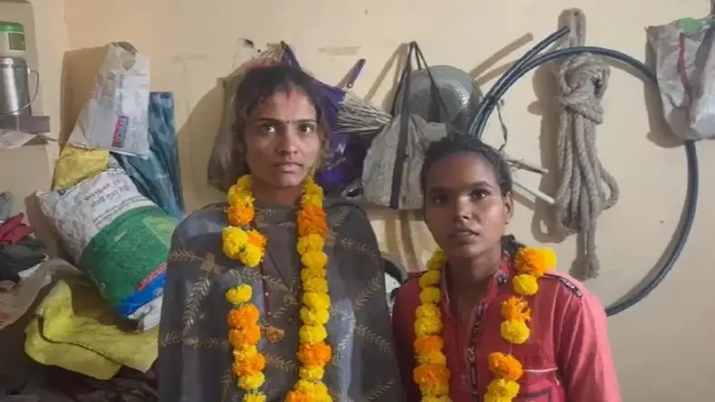 दो पक्की सहेलियों ने एक दूसरे से रचाई शादी, एक बनी दुल्हनिया तो दूसरी बनी दूल्हा, ऐसे हुआ वधू प्रवेश