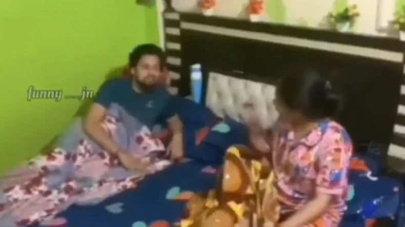 VIDEO: आधी रात को पति-पत्नी के बीच हो गया कांड, वीडियो देखकर चकराया लोगों का सिर