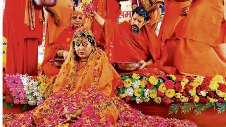 Mahakumbha: चांदी के सिंहासन पर सवार होंगे अखाड़े के महामंडलेश्वर, जानिए क्या है शाही पेशवाई?