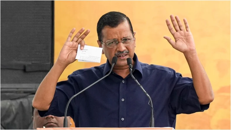 केजरीवाल ने दिल्ली को दी 15 गारंटी, महिलाओं-छात्रों के लिए बड़ा ऐलान