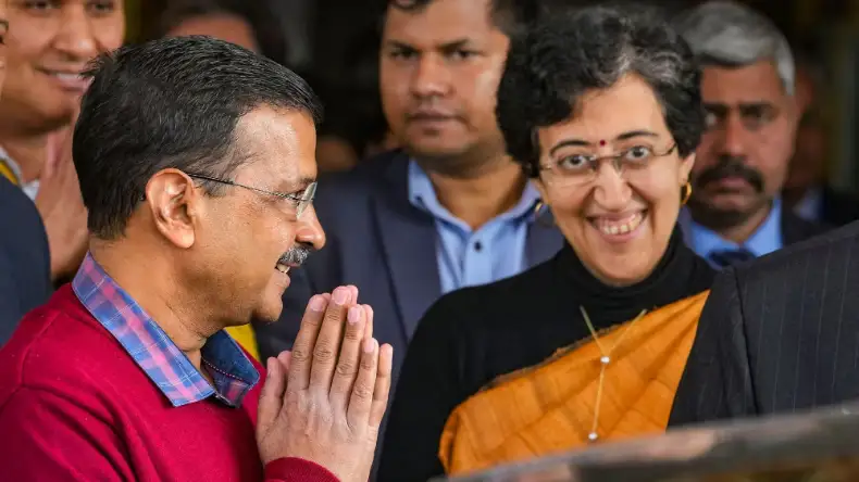 दिल्ली: चुनावी गहमा-गहमी के बीच बीजेपी को बड़ा झटका! कोर्ट के इस फैसले से आतिशी-केजरीवाल झूम उठे