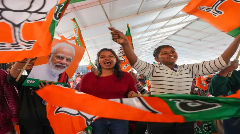300 यूनिट फ्री बिजली, लाडली बहन योजना एवं मंदिरों की सौगात.., दिल्ली फतेह के लिए BJP भी देगी गारंटियां