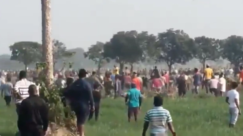 भारतीय किसानों पर बांग्लादेशी मुस्लिमों ने किया अटैक, हाथ में फरसा लेकर दौड़ पड़ी हिन्दुओं की फ़ौज, भागे कट्टरपंथी