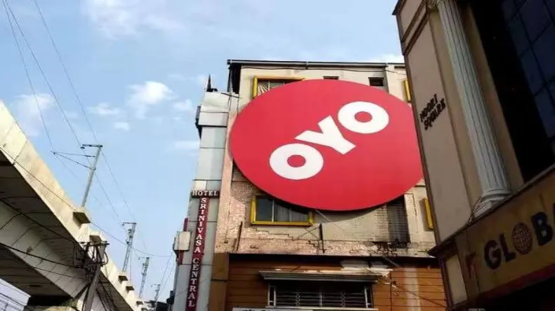 OYO रूम में कपल कर रहा था कांड, पुलिस पहुंची तो देख कर उड़ गए होश