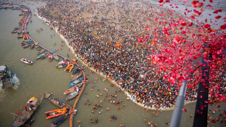 महाकुंभ में आया ऐसा सैलाब देखकर उड़े पूरी दुनिया के होश, सामने आया बवाल करने वाला Video