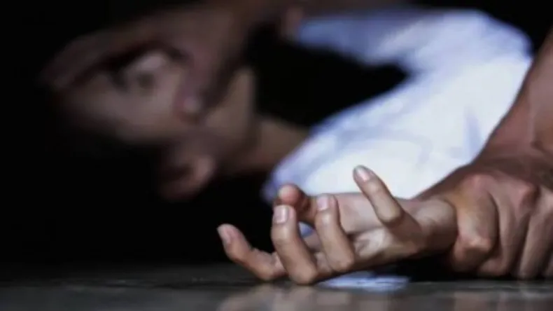 धर्म बदलने की चाह में 3 लोगों के पास पहुंची महिला, कमरें में घुसते ही नोंचने लगे दरिंदे, बारी-बारी किया बलात्कार
