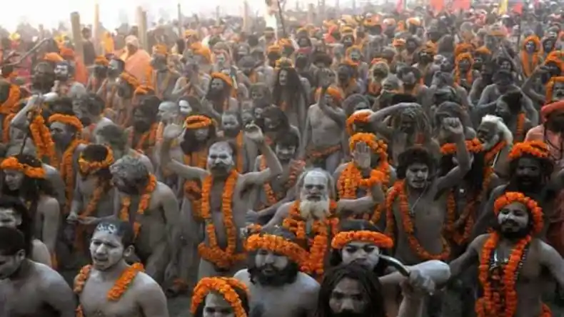 महाकुंभ मेले में आए नागा साधुओं का कैसा होता है जीवन, जानें इस रहस्यमयी दुनिया के कुछ अनछुए पहलू