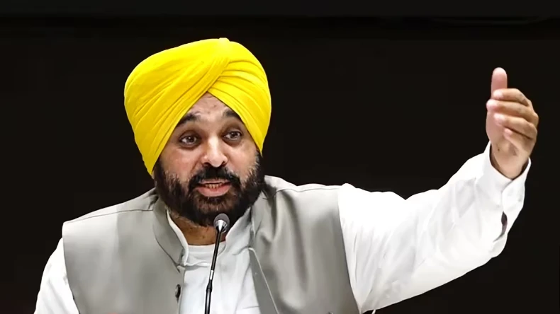पंजाब के CM भगवंत मान के घर EC की रेड, ली जा रही तलाशी