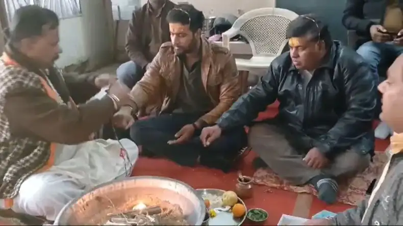 धर्म बदलकर शरीफ खान बना शुभम, मौलवी से तंग आकर बाप-बेटे ने अपनाया सनातन धर्म!