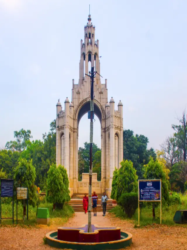 महाकुंभ में स्नान के बाद इन जगहों पर जरूर जाएं