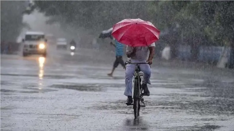 दिल्ली-यूपी में आज होगी बारिश, बदलेगा मौसम का मिज़ाज, गिरेगा इन राज्यों का तापमान