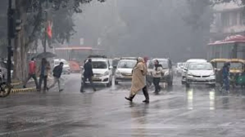 दिल्ली के मौसम ने अचानक बदली करवट, इन लोगों को होगी दिक्कत