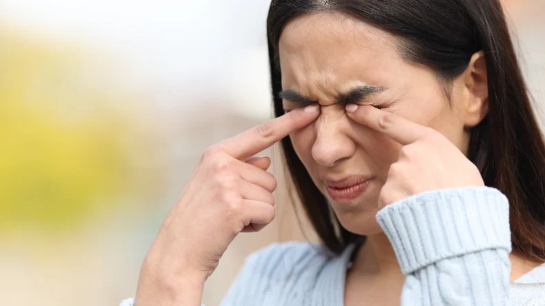 सर्दियों के मौसम में बढ़ती Dry Eyes की समस्या झट से होगी दूर, करें ये उपाय
