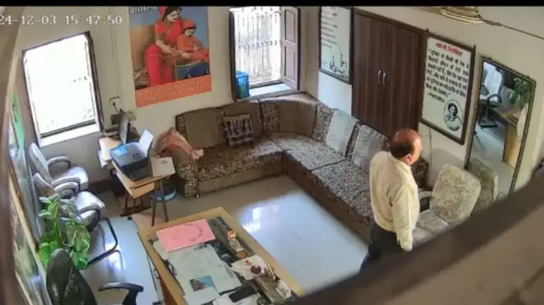 चित्तौड़गढ़ के सरकारी स्कूल में चल रहा अश्लीलता का घिनौना खेल, शिक्षक-शिक्षिका का वीडियो वायरल