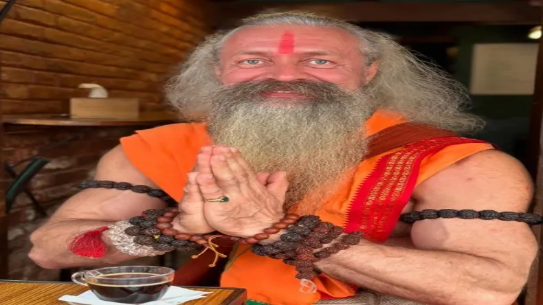 महाकुंभ में छाए ‘मस्कुलर बाबा’, रशियन मैन की हाइट 7 फुट, बॉडी बिल्डर संत का वीडियो वायरल
