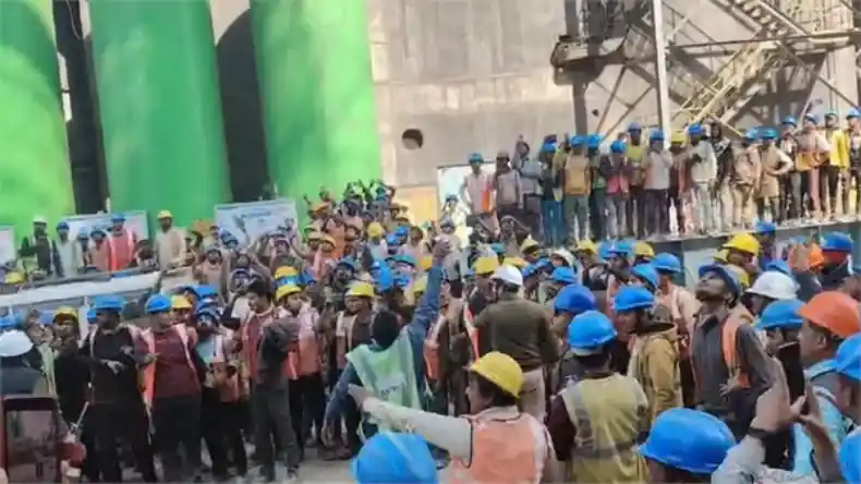 पन्ना के सीमेंट प्लांट में स्लैब गिरने से बड़ा हादसा, मलबे में दबने से 2 मजदूरों की मौत, कई घायल