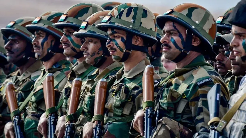 महाकुंभ के लिए जान दे देंगे! प्रयागराज में उतरे मुस्लिम जवानों ने भरी हुंकार, बोले- परिंदा भी नहीं मार पाएगा पर