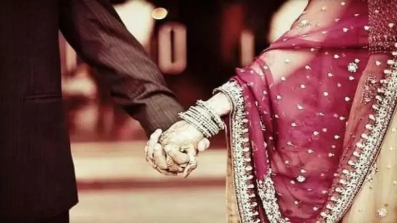 शादी के 15 साल बाद पति और बच्चों को दिया धोखा, देवर संग फरार हुई भागी