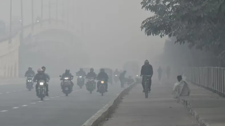 कोहरे की मार, दिल्ली-NCR समेत गाजियाबाद में कड़ाके की ठंड, जानें IMD का लेटेस्ट अपडेट