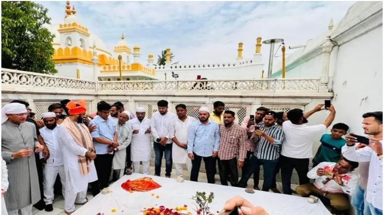 अब काफिर खोदेंगे औरंगजेब की कब्र, हिंदुओं को तड़पाकर मारने वाले को नहीं मिलेगी भारत की जमीन, मुसलमानों में हड़कंप