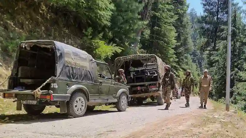 जम्मू-कश्मीर में LOC के पास IED ब्लास्ट, दो जवान शहीद, 1 गंभीर रूप से घायल