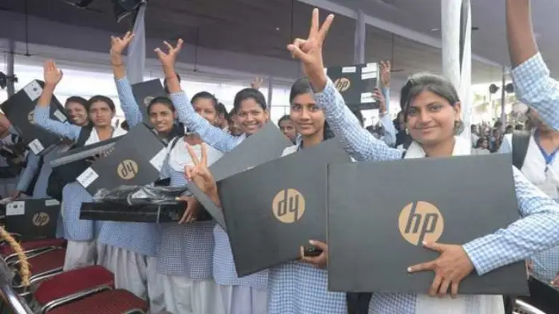12वीं बोर्ड परीक्षा पास करने वाले स्टूडेंट्स की लगी लॉटरी, 25 हजार रुपए