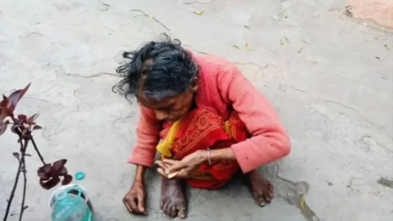”मन को धोया नहीं सिर्फ गंगा नहाने से क्या फायदा”…, कपल ने मां को मजबूर किया गंदी चीज खाने को