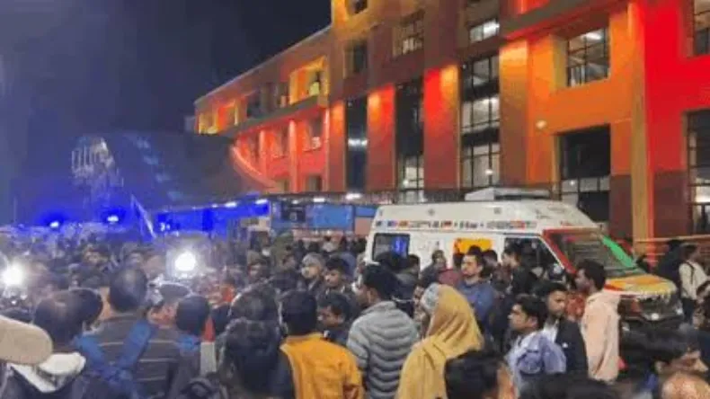 नई दिल्ली रेलवे स्टेशन भगदड़: चश्मदीदों ने बताया कैसे मची भगदड़ और चली गई 18 लोगों की जान