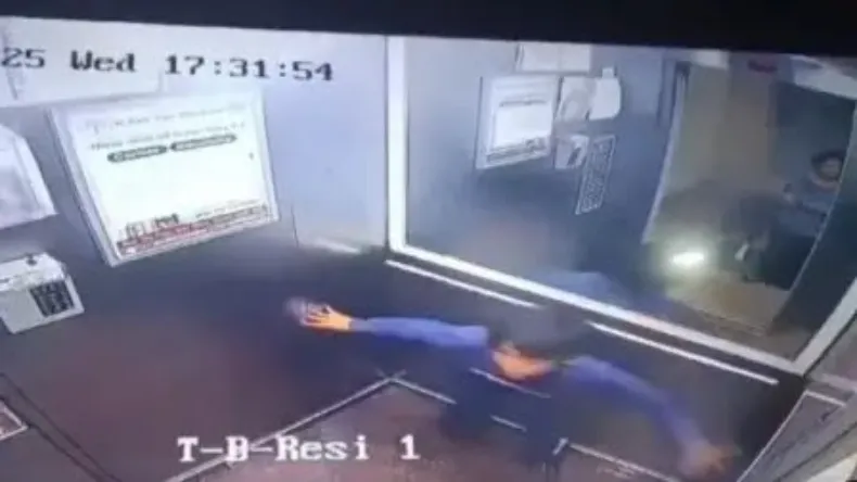 लिफ्ट में कुत्ता लाने से रोका तो महिला ने मासूम बच्चे के साथ की मारपीट, गौर सिटी 2 के  12 एवेन्यू में देर रात मचा हंगामा