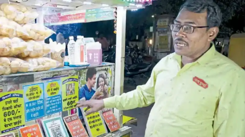 पानी पूरी बेचने के लिए दुकानदार ने दिया ऐसा ऑफर, यूज़र्स बोले: पार्सल मिलेगा क्या?