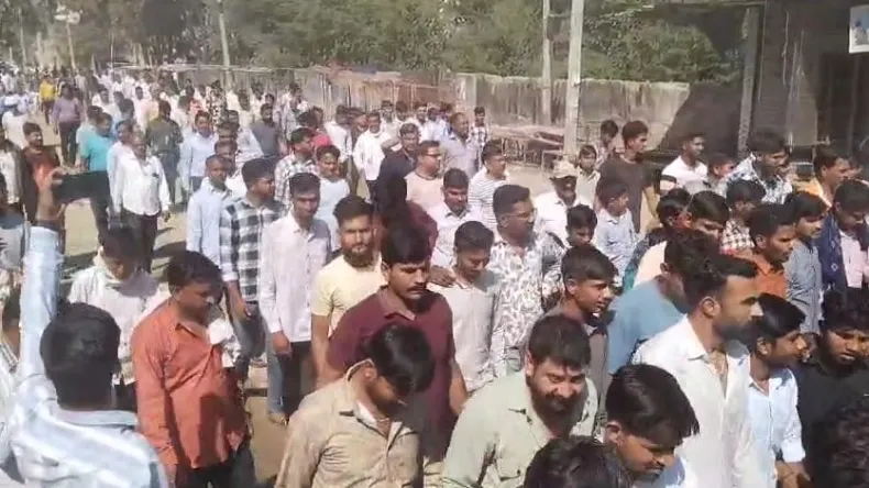 बच्चियों से बलात्कार कर रहे मुस्लिमों के खिलाफ सड़क पर उतरे हिंदू, सरकार को मिला अल्टीमेटम नहीं सुने तो बंद होगा पूरा राजस्थान