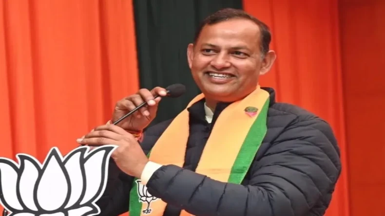 एक तीर से दलित और देहात दोनों साधेगी बीजेपी, DU का यह छात्र बनेगा दिल्ली का मुख्यमंत्री!