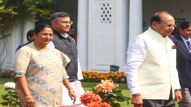 रातों रात दिल्ली LG ने ले लिया बड़ा फैसला, इस महिला IAS को बना दिया CM रेखा की सेक्रेटरी