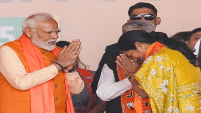 दिल्ली की महिला CM तो बहुत धाकड़ है, आप नेता को जड़ दिया थप्पड़!