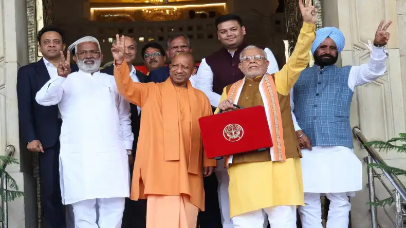 UP Budget: AI सिटी से लखनऊ बनेगा Tech Hub, ट्रिलियन डॉलर की अर्थवय्वस्था बनाने के लिए CM योगी ने की ये 10 बड़ी घोषणाएं